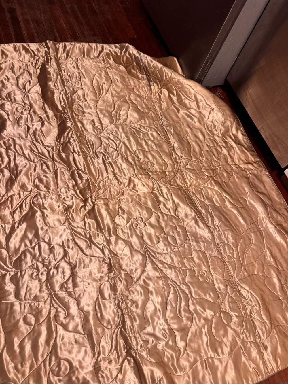 Carlin Comforts Saks 5th Avenue silk blend comforter 77 by 70 inches